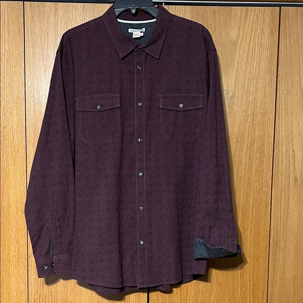 EUC Carbon2cobalt red and gray button-down with dark gray accents. Sz. XL